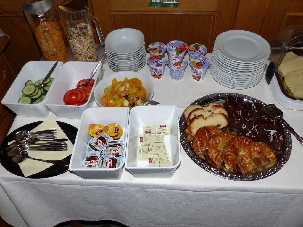 Gasthaus Zur Linde Gebsattel Luaran gambar